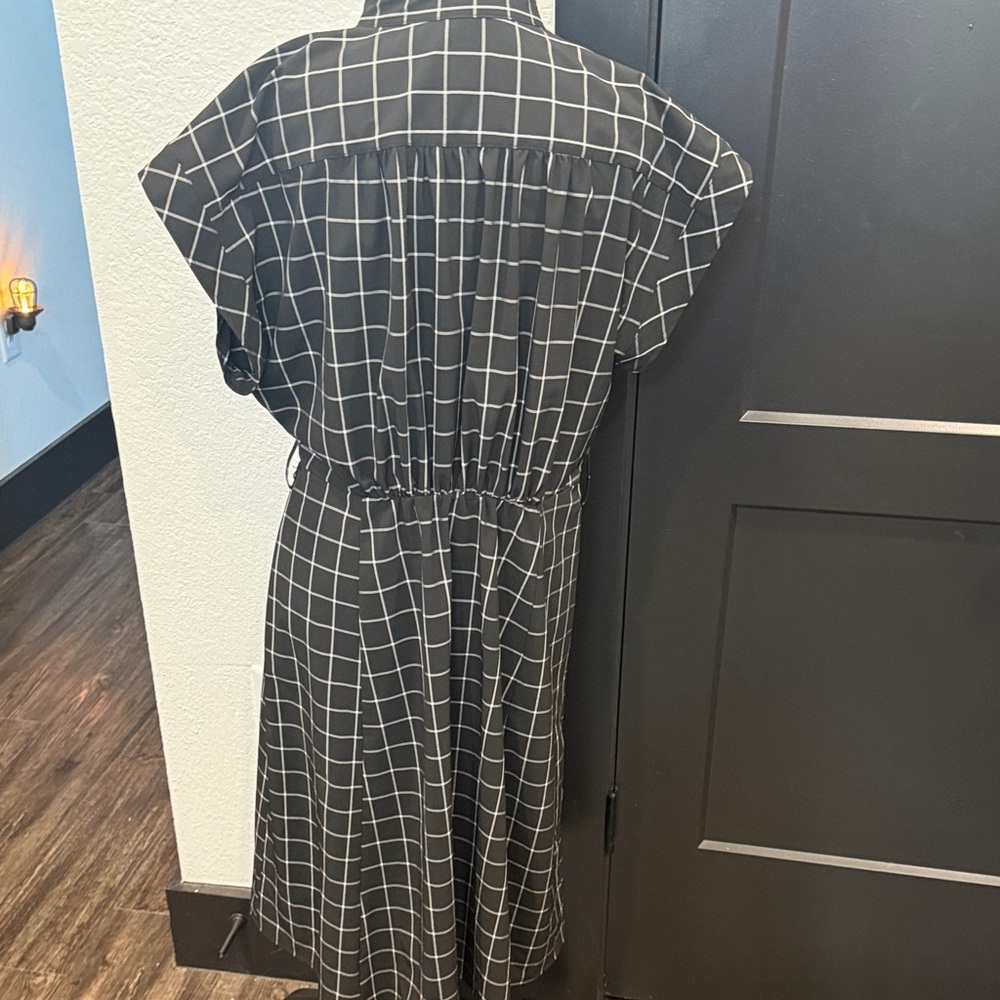Calvin Klein Black and White Dress Size Medium - Picture 5 of 7